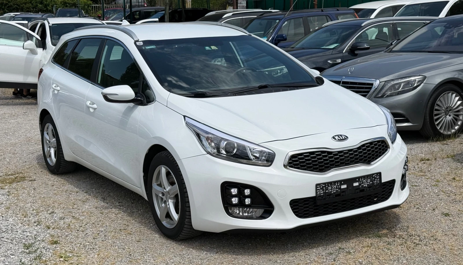 Kia Ceed 1.6CRDi* GT-Line* Navi* Camera* Heated(All)* , снимка 3 - Автомобили и джипове - 55101332