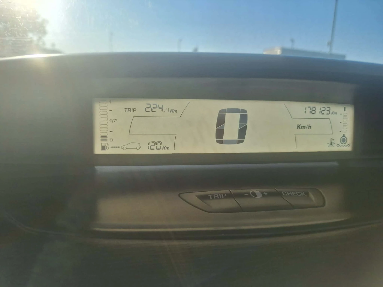 Citroen C4 1.6HDI, снимка 8 - Автомобили и джипове - 55474570