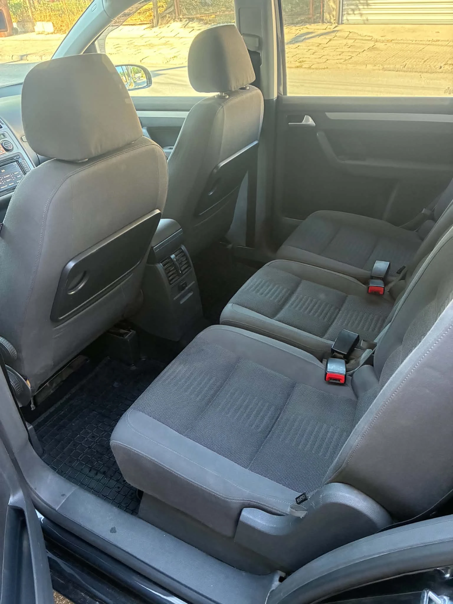 VW Touran, снимка 8 - Автомобили и джипове - 56067150