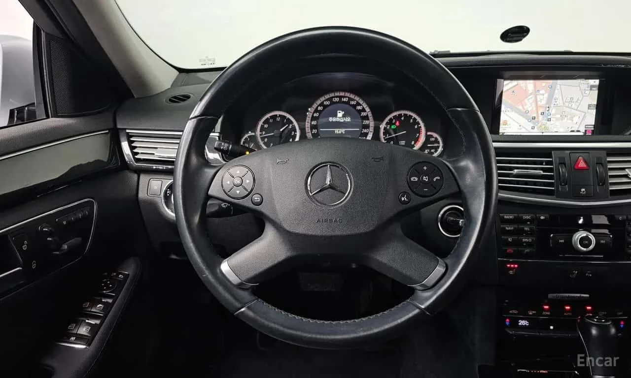 Mercedes-Benz E 200 * E200 CGI Avantgarde * ЦЕНА ДО БГ, снимка 13 - Автомобили и джипове - 56215917