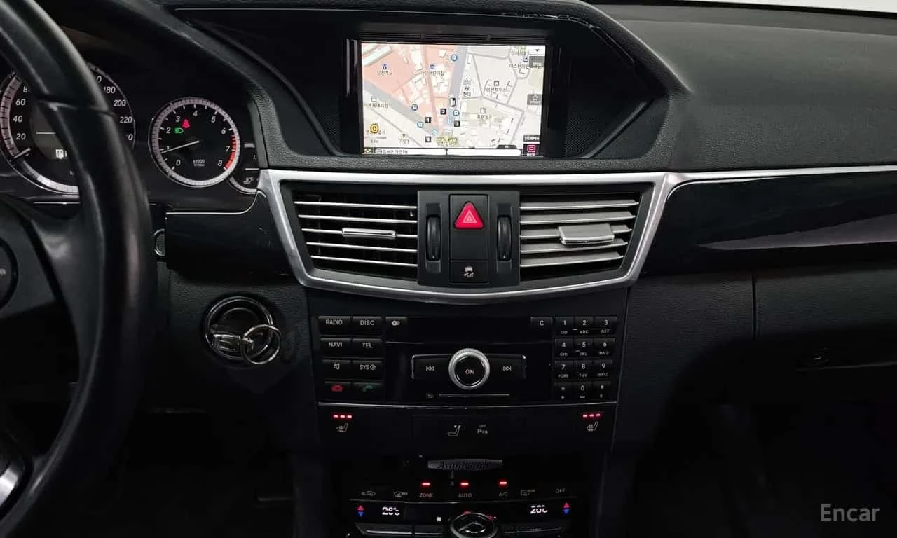 Mercedes-Benz E 200 * E200 CGI Avantgarde * ЦЕНА ДО БГ, снимка 14 - Автомобили и джипове - 56215917