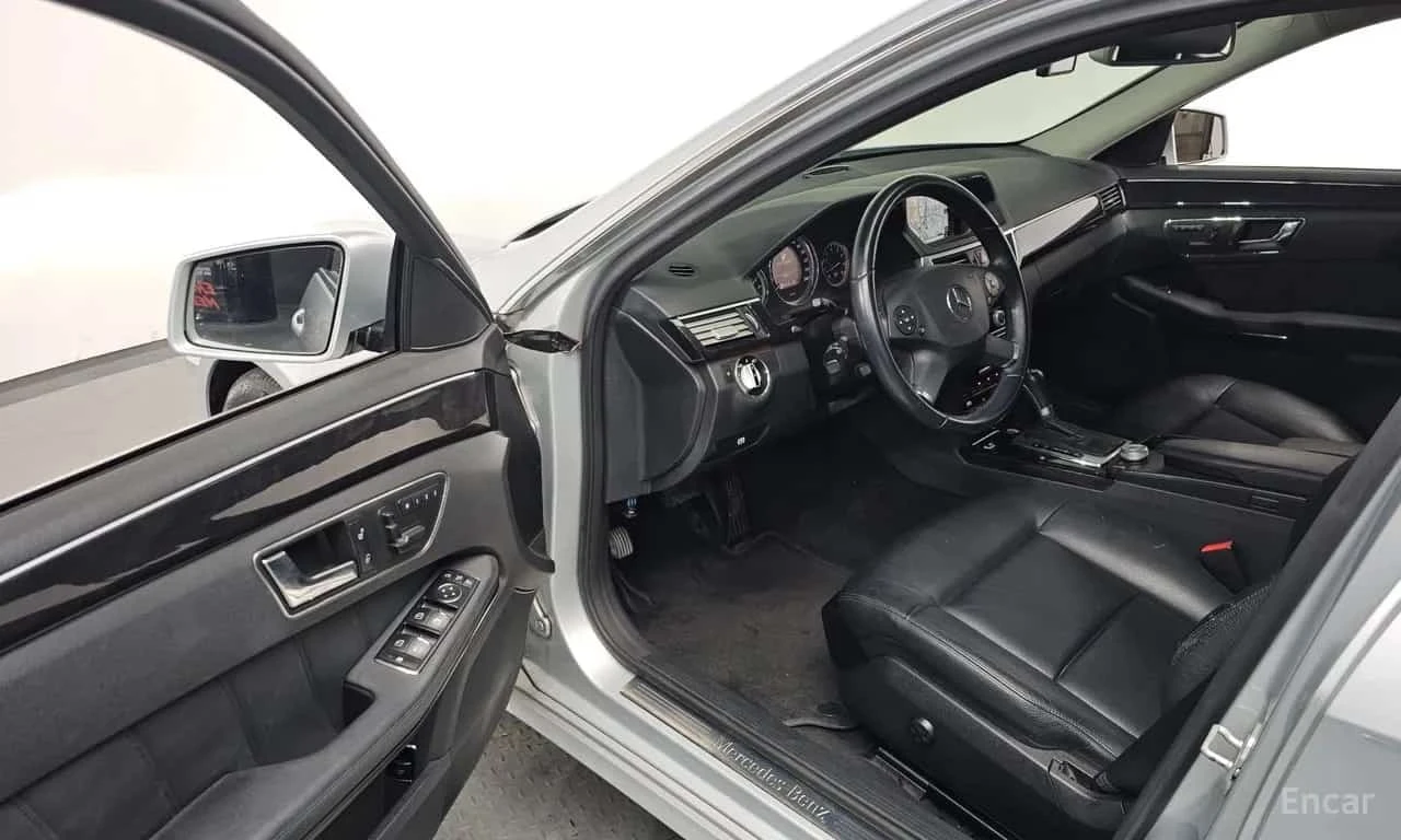 Mercedes-Benz E 200 * E200 CGI Avantgarde * ЦЕНА ДО БГ, снимка 11 - Автомобили и джипове - 56215917