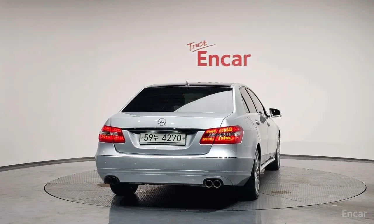 Mercedes-Benz E 200 * E200 CGI Avantgarde * ЦЕНА ДО БГ, снимка 4 - Автомобили и джипове - 56215917