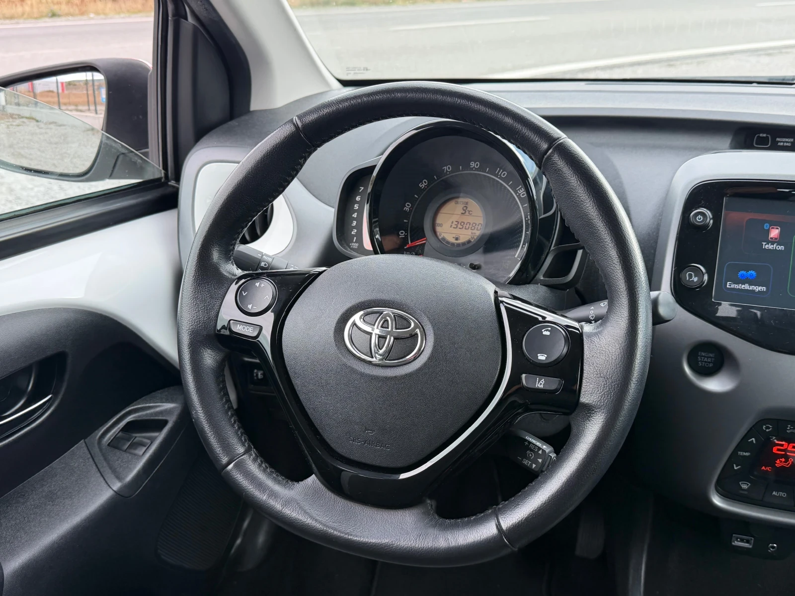 Toyota Aygo 1.0i X-PLAY KEYLESS CAMERA SERVICE BOOK E6 TUV COC | Mobile.bg � ����������� 11