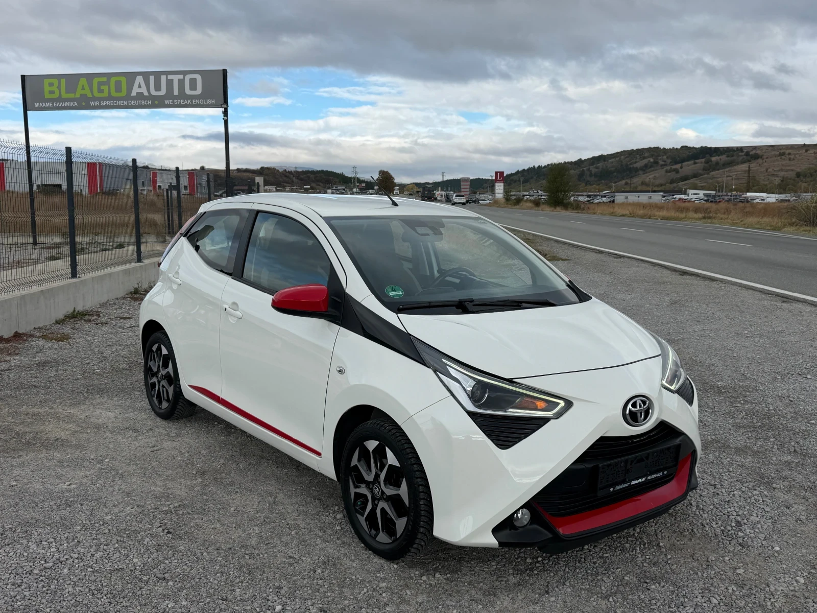 Toyota Aygo 1.0i X-PLAY KEYLESS CAMERA SERVICE BOOK E6 TUV COC | Mobile.bg � ����������� 4