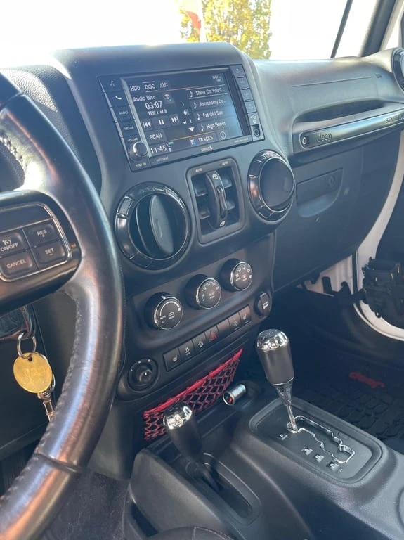 Jeep Wrangler 2018 Rubicon * CARFAX * БЕЗ ПЪРВОНАЧАЛНА ВНОСКА, снимка 9 - Автомобили и джипове - 52901148