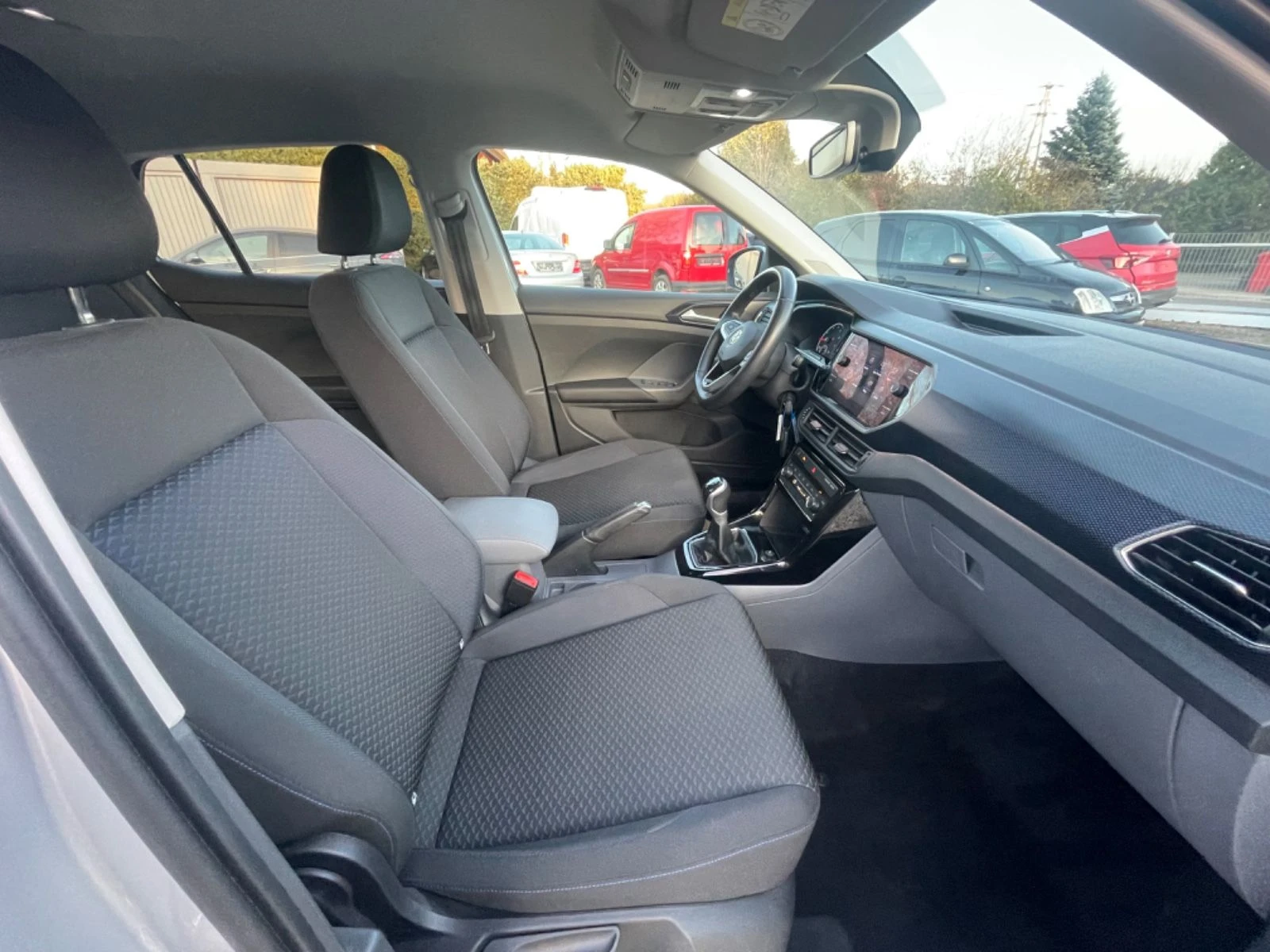 VW T-Cross, снимка 13 - Автомобили и джипове - 53776406