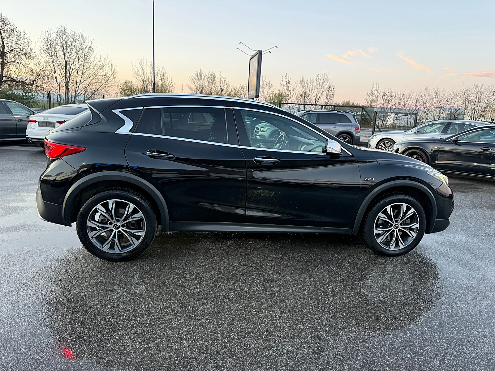 Infiniti QX30 2.2d Premium-4x4-Panorama-Kamera-Led-Bixenon-FULL!, снимка 7 - Автомобили и джипове - 54181327