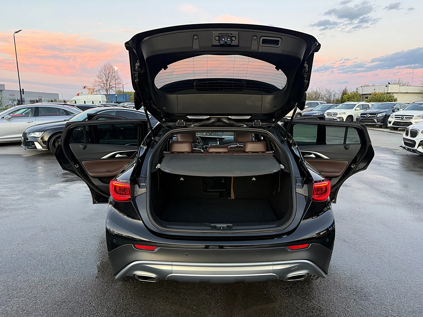 Infiniti QX30 2.2d Premium-4x4-Panorama-Kamera-Led-Bixenon-FULL!, снимка 16 - Автомобили и джипове - 54181327