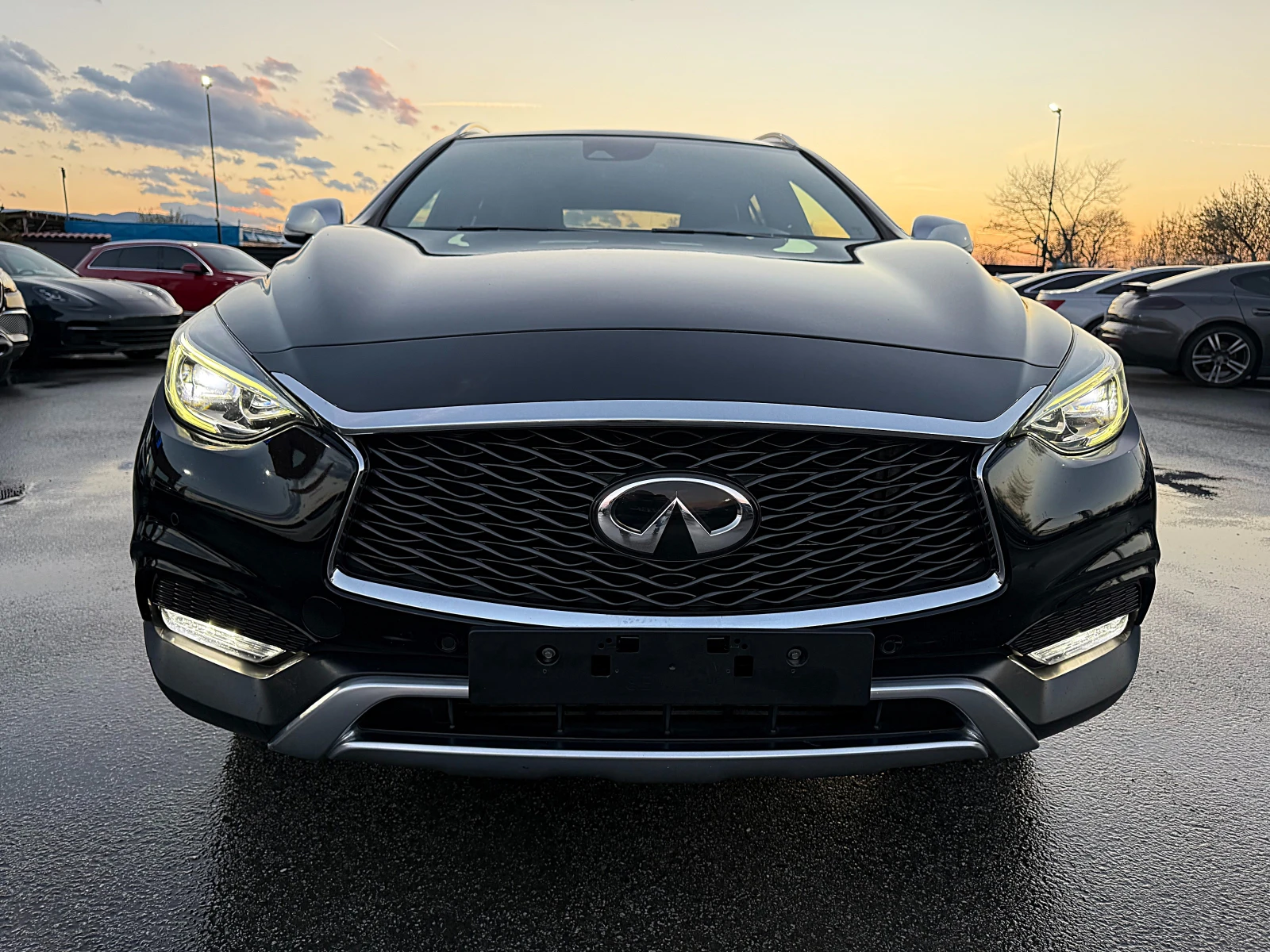 Infiniti QX30 2.2d Premium-4x4-Panorama-Kamera-Led-Bixenon-FULL!
