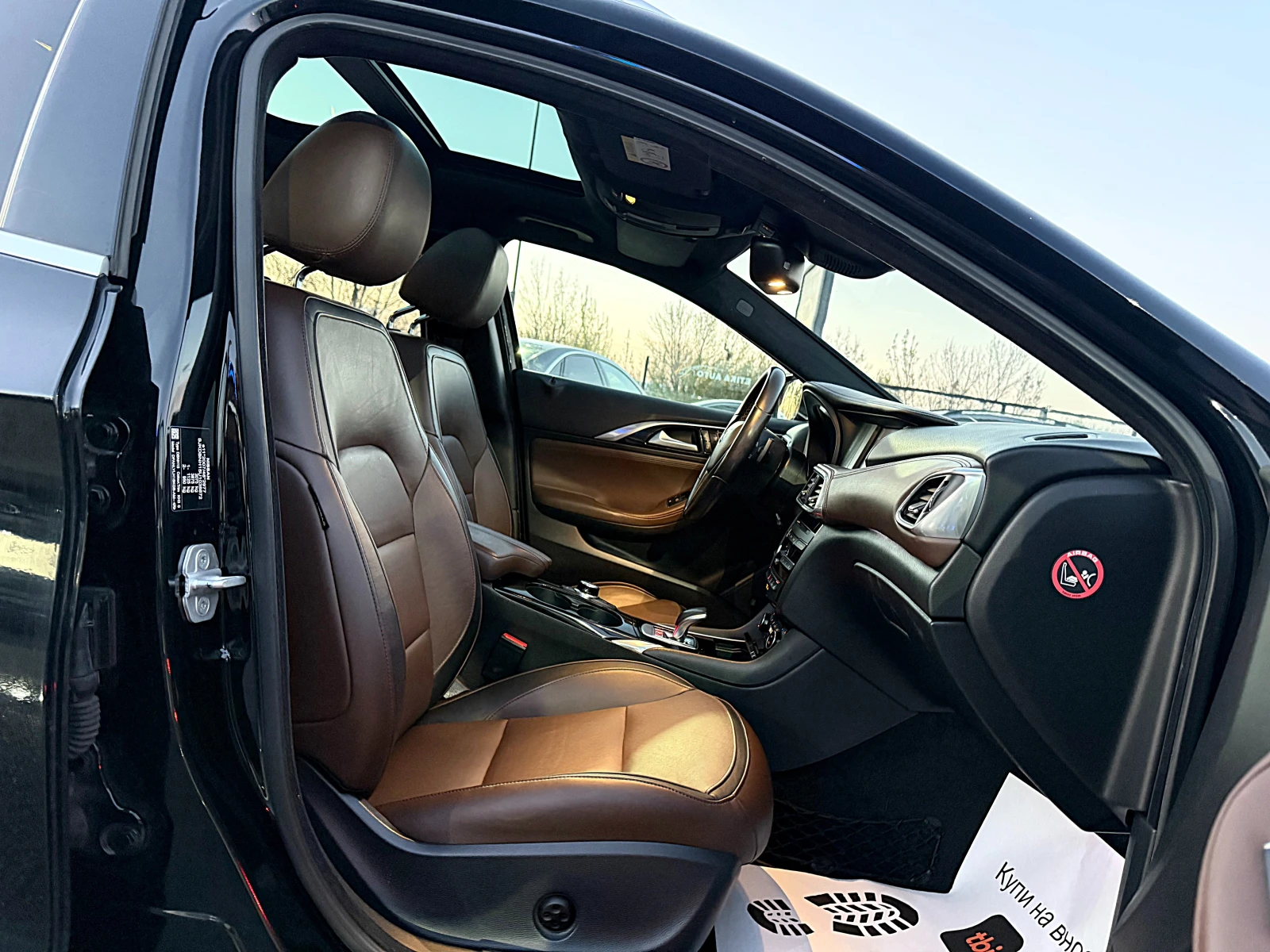 Infiniti QX30 2.2d Premium-4x4-Panorama-Kamera-Led-Bixenon-FULL!, снимка 13 - Автомобили и джипове - 54181327