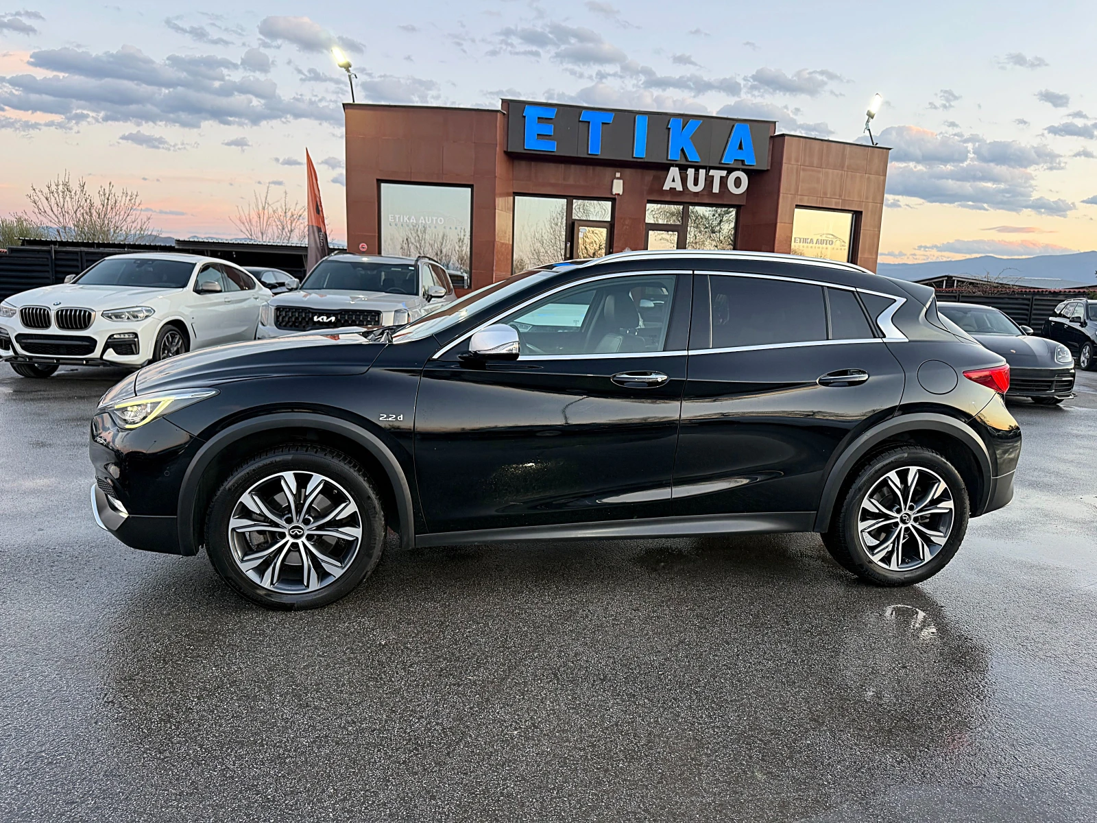 Infiniti QX30 2.2d Premium-4x4-Panorama-Kamera-Led-Bixenon-FULL!, снимка 5 - Автомобили и джипове - 54181327