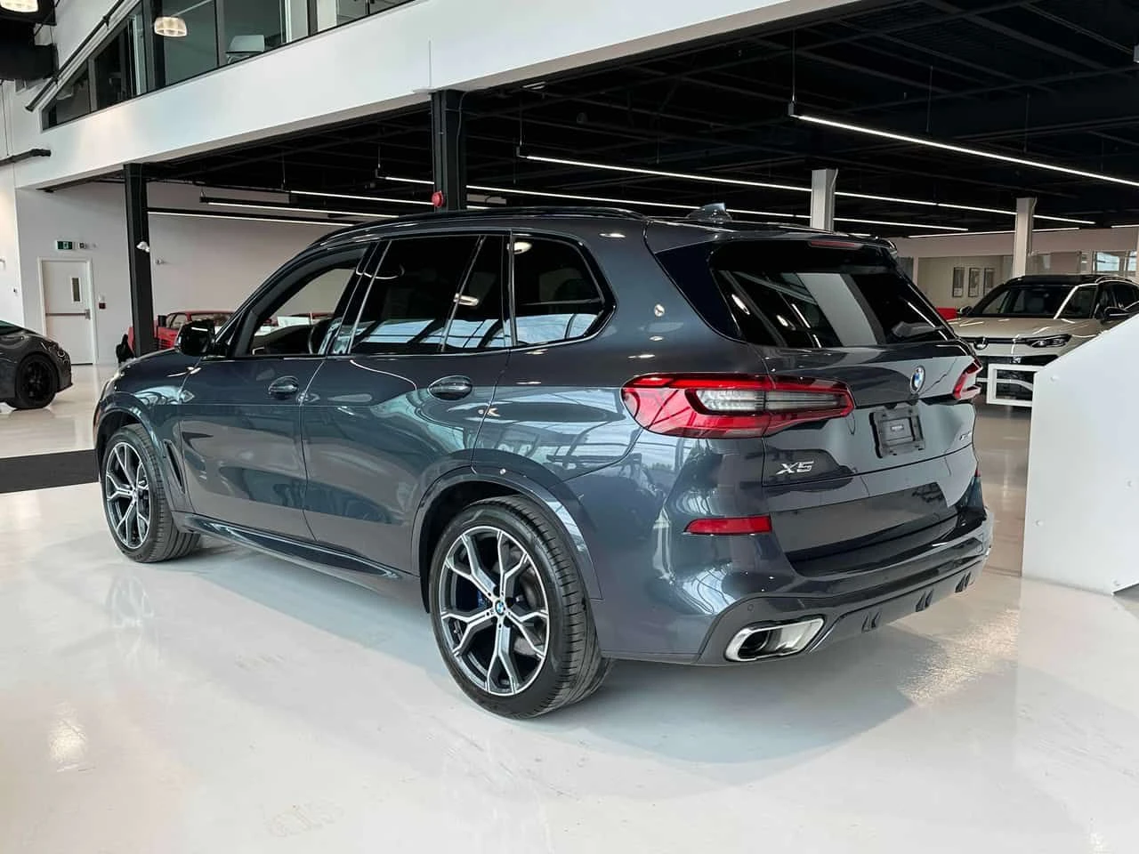 BMW X5 xDrive40i * M SPORT * H/K * ВЪЗДУХ * 360 * ПАНО , снимка 4 - Автомобили и джипове - 54906350