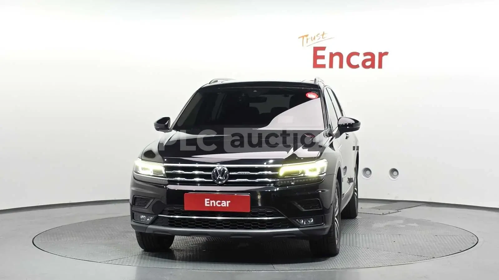 VW Tiguan ПОДГРЕВИ * ПАНО * KEYLESS * АВТОКРЕДИТ , снимка 3 - Автомобили и джипове - 54999062