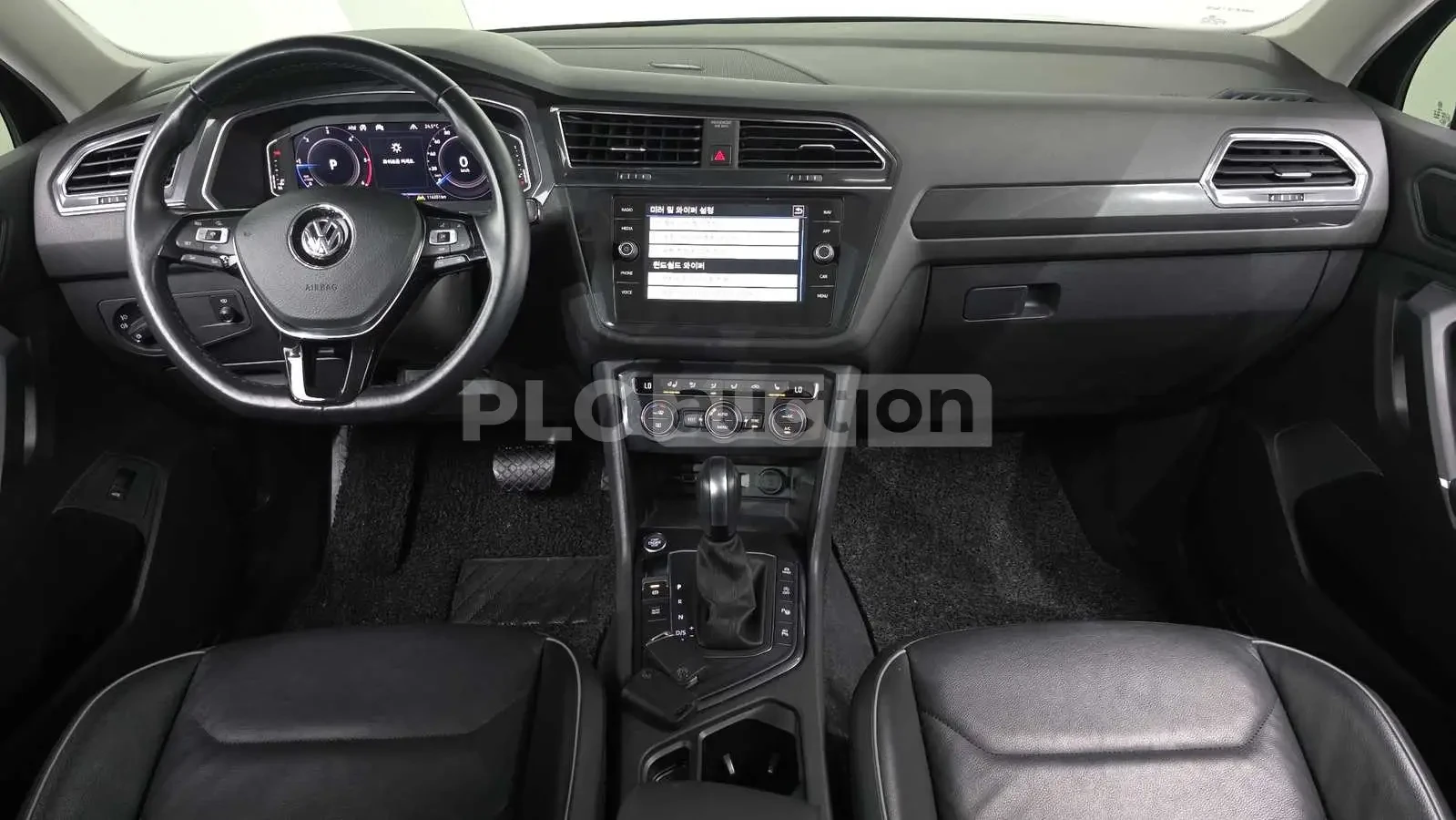 VW Tiguan ПОДГРЕВИ * ПАНО * KEYLESS * АВТОКРЕДИТ , снимка 7 - Автомобили и джипове - 54999062