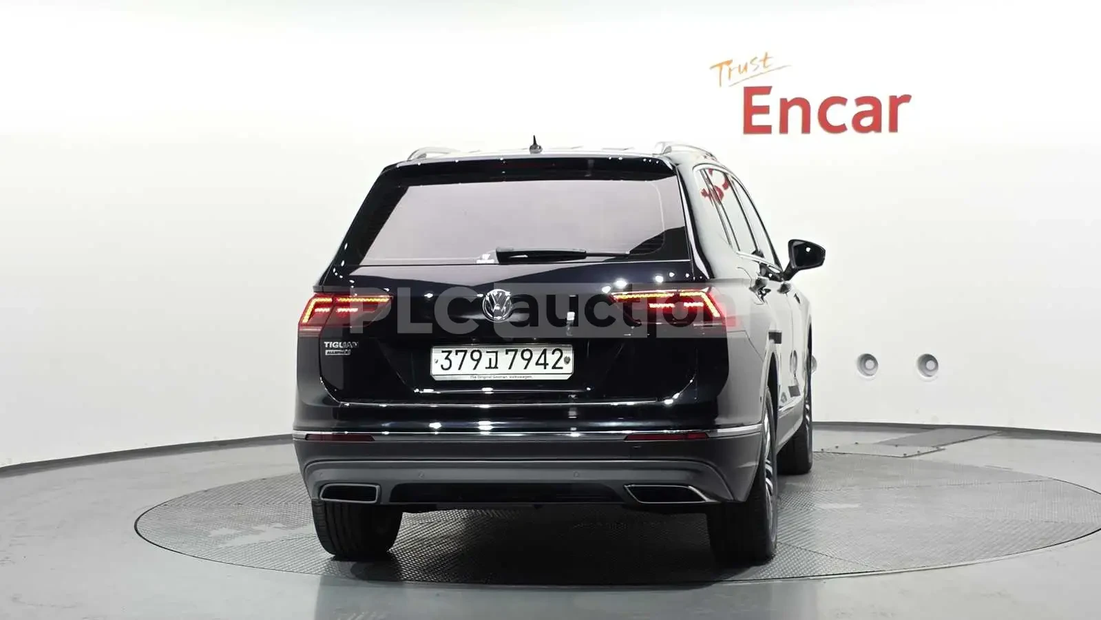 VW Tiguan ПОДГРЕВИ * ПАНО * KEYLESS * АВТОКРЕДИТ , снимка 4 - Автомобили и джипове - 54999062