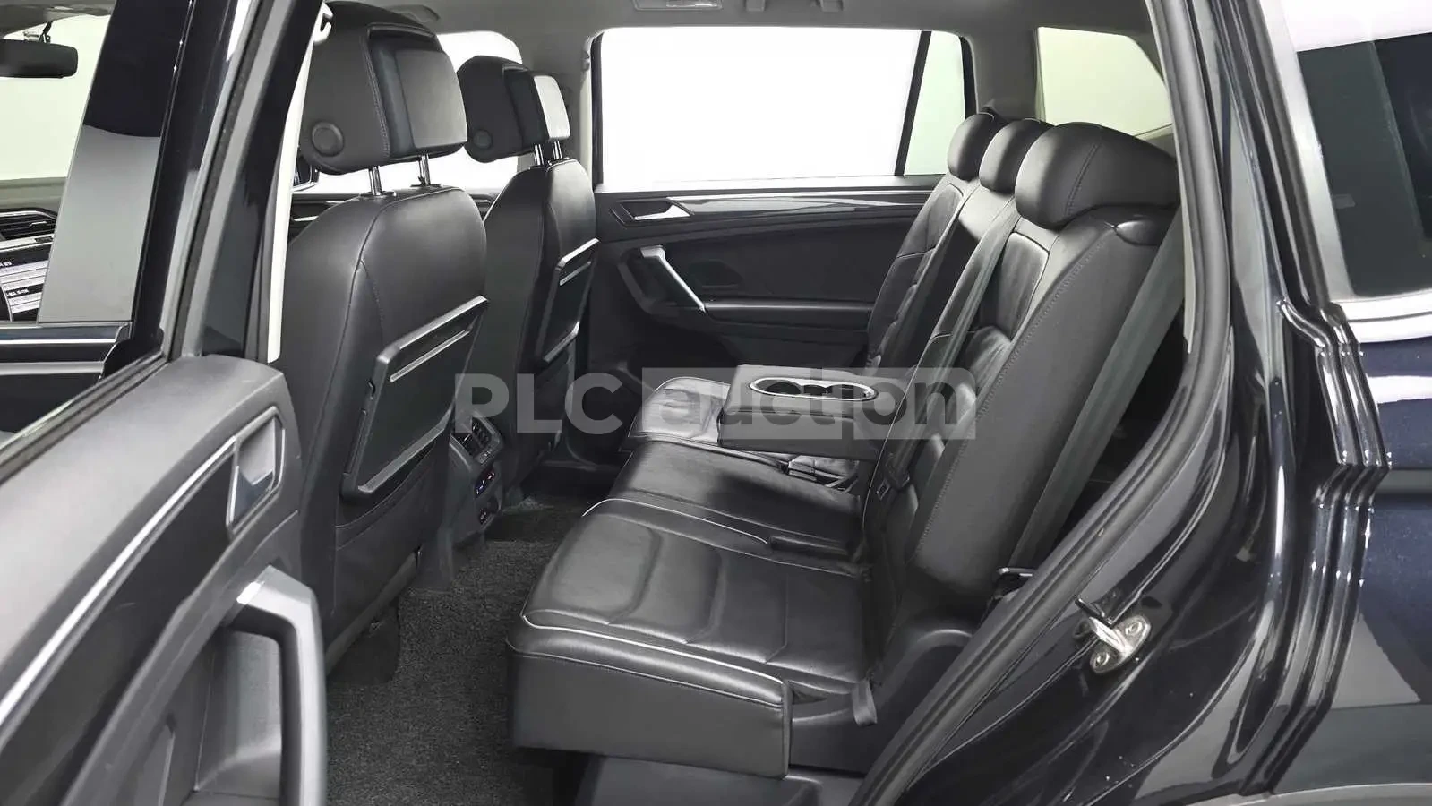 VW Tiguan ПОДГРЕВИ * ПАНО * KEYLESS * АВТОКРЕДИТ , снимка 11 - Автомобили и джипове - 54999062