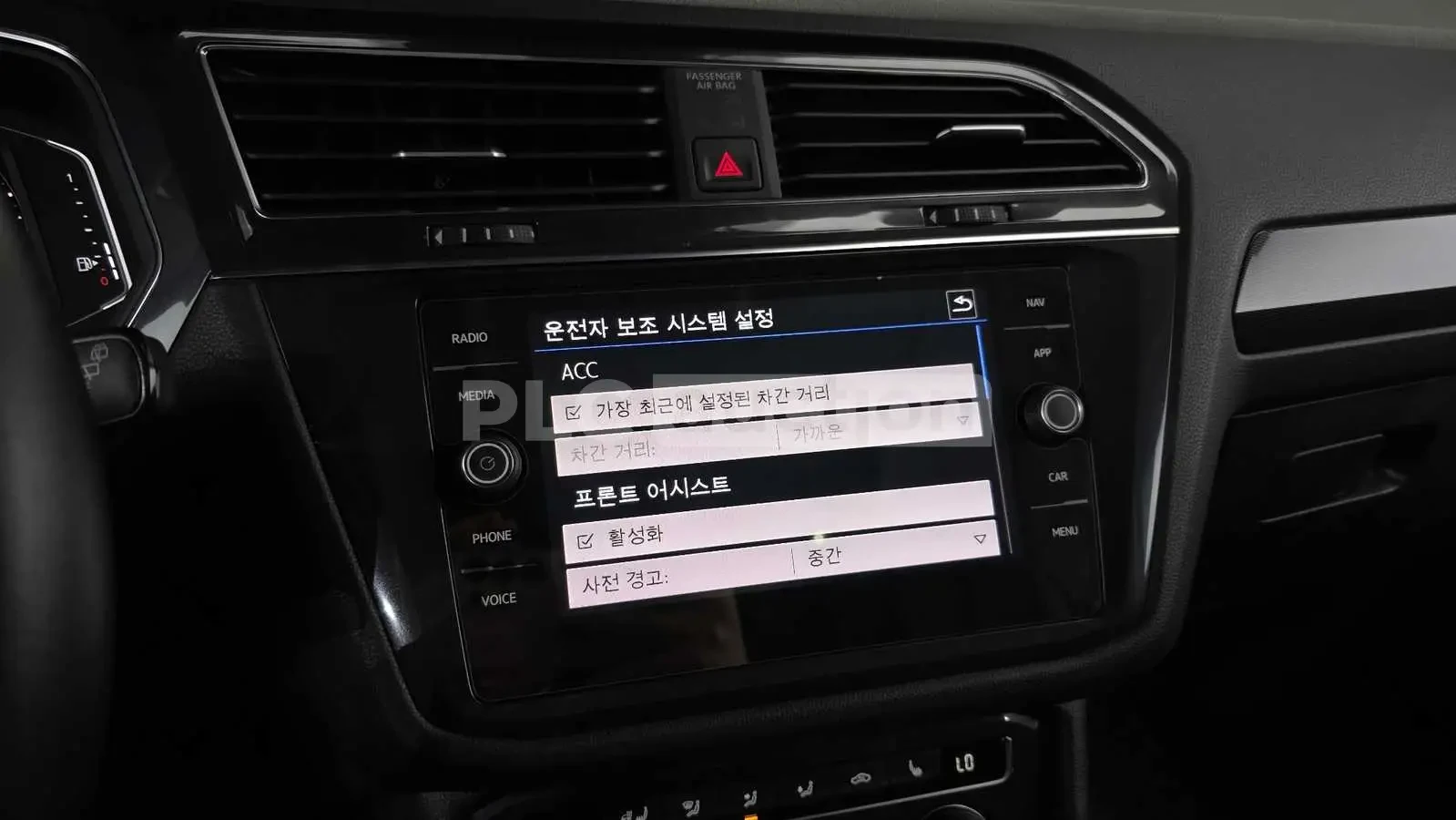 VW Tiguan ПОДГРЕВИ * ПАНО * KEYLESS * АВТОКРЕДИТ , снимка 17 - Автомобили и джипове - 54999062