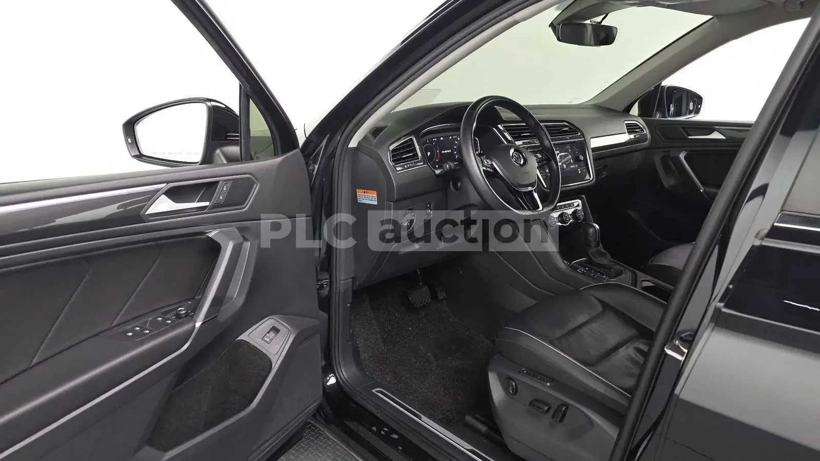VW Tiguan ПОДГРЕВИ * ПАНО * KEYLESS * АВТОКРЕДИТ , снимка 10 - Автомобили и джипове - 54999062