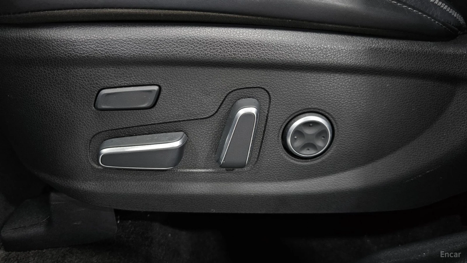 Hyundai Santa fe 2.2d* 4WD* CALLIGRAPHY* ПОДГРЕВ* ОБДУХВАНЕ* 360* H, снимка 17 - Автомобили и джипове - 55491982