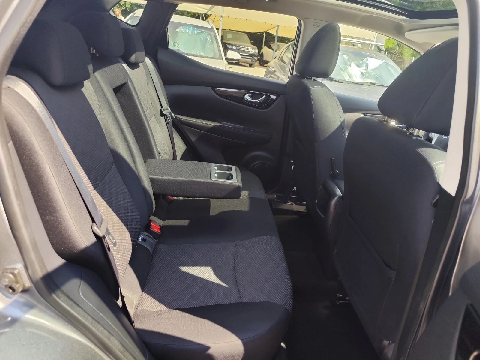 Nissan Qashqai 1.6DCi* N-CONNECTA* AUTOM* * CAMERA* NAVI* ПАНОРАМ, снимка 13 - Автомобили и джипове - 55562205