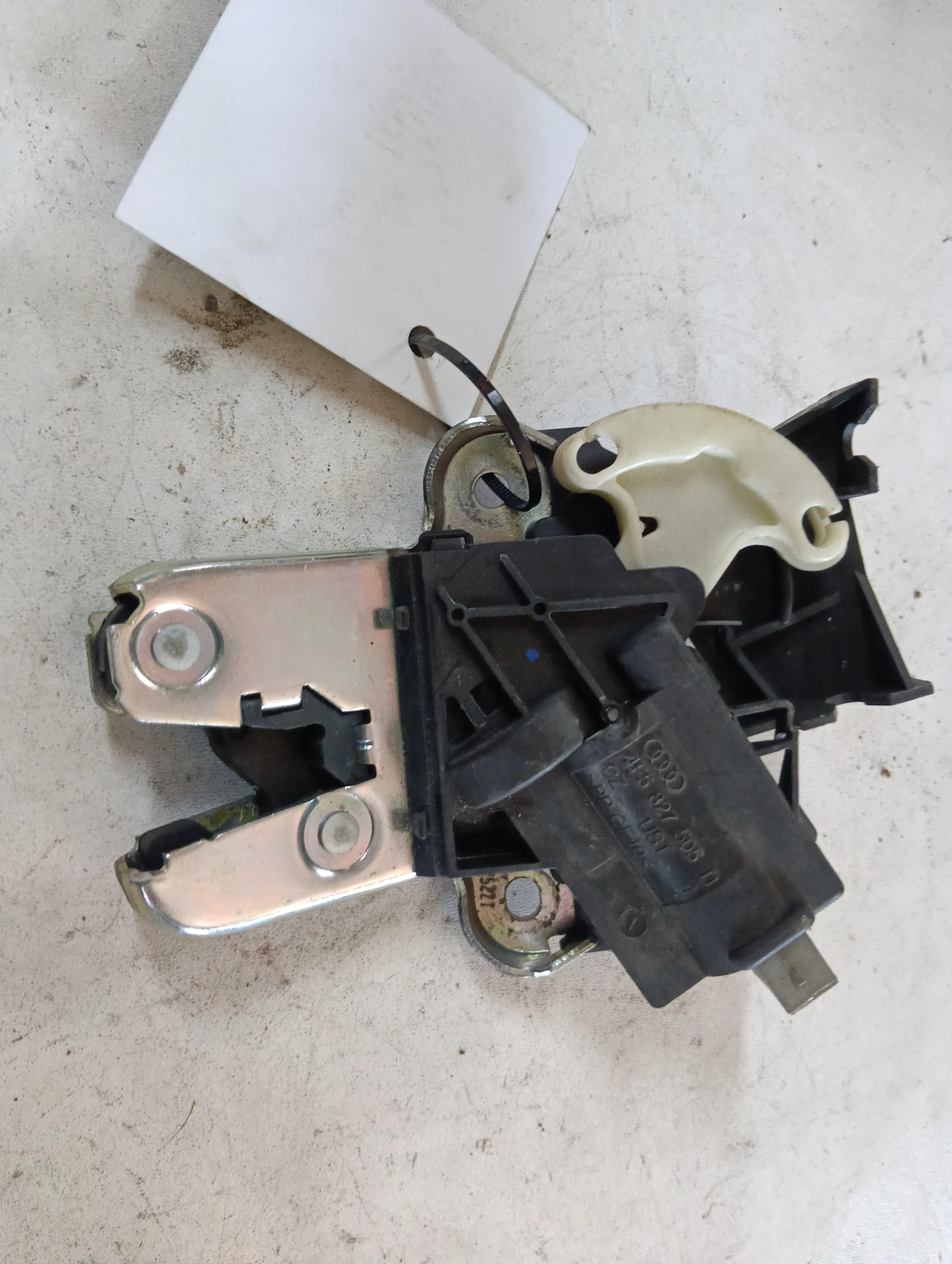 брава заден капак 4F5827505D СЕДАН VW Passat