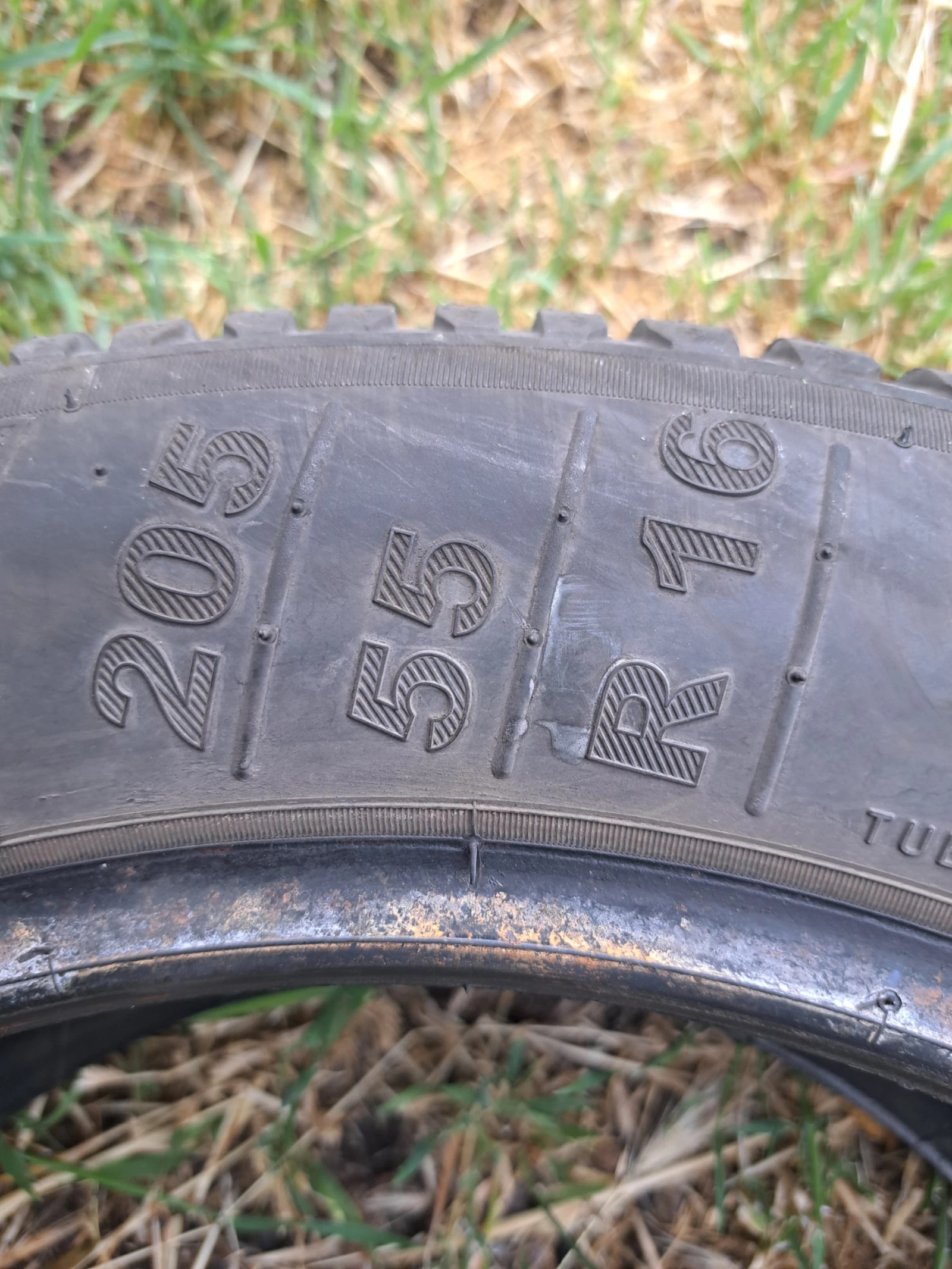 Гуми Зимни 205/55R16, снимка 4 - Гуми и джанти - 55749350