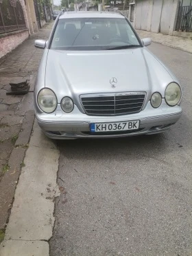  Mercedes-Benz E 220