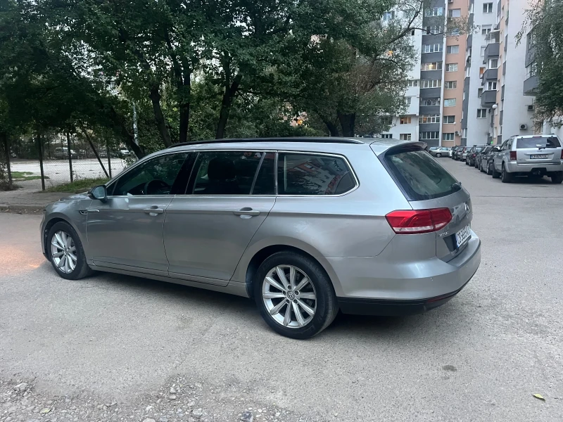 VW Passat 8ца-2.0tdi-Автомат/R line/Navi/Dist/Full/Обслужен, снимка 9 - Автомобили и джипове - 47464933