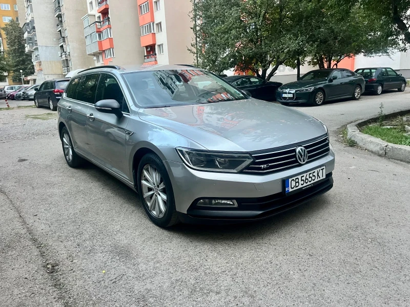 VW Passat 8ца-2.0tdi-Автомат/R line/Navi/Dist/Full/Обслужен, снимка 4 - Автомобили и джипове - 47464933