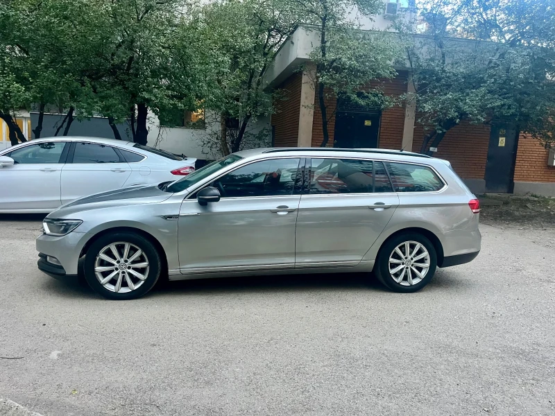 VW Passat 8ца-2.0tdi-Автомат/R line/Navi/Dist/Full/Обслужен, снимка 10 - Автомобили и джипове - 47464933