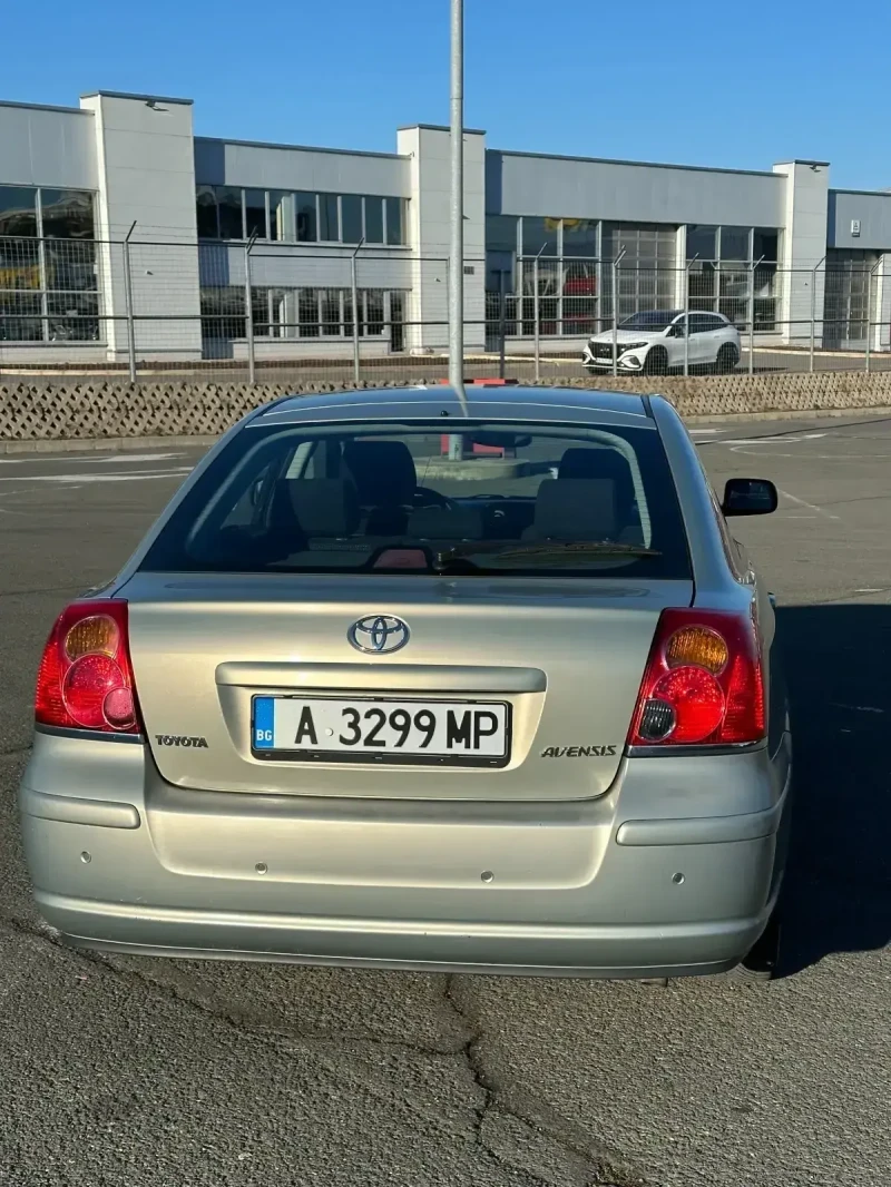 Toyota Avensis 1.8 VVT-i, снимка 4 - Автомобили и джипове - 48744349