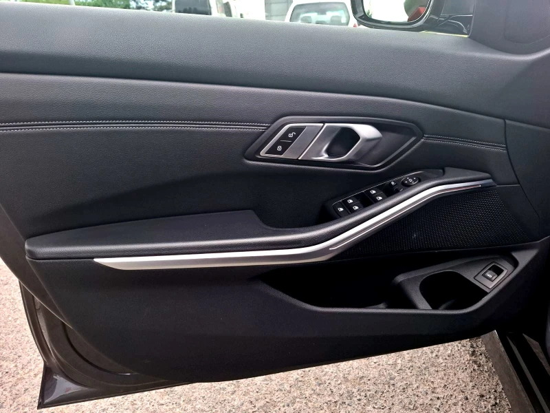 BMW 320 d Touring XDrive , снимка 10 - Автомобили и джипове - 50218131