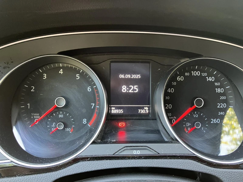 VW Passat B8 95 хил..км реални, снимка 8 - Автомобили и джипове - 51626144
