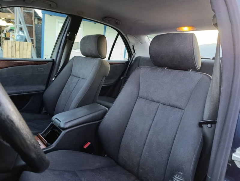 Mercedes-Benz E 200, снимка 10 - Автомобили и джипове - 52616885
