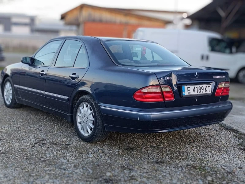 Mercedes-Benz E 200, снимка 2 - Автомобили и джипове - 52616885