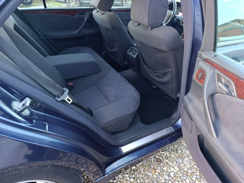 Mercedes-Benz E 200, снимка 7 - Автомобили и джипове - 52616885