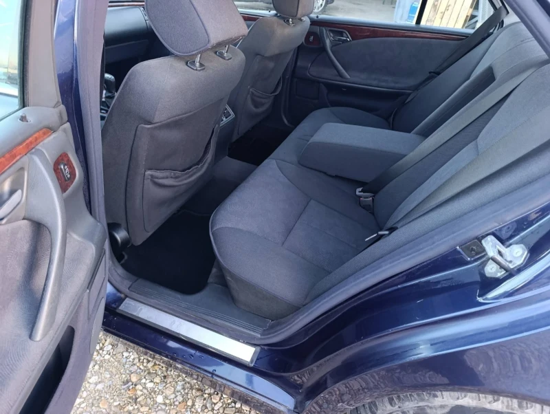 Mercedes-Benz E 200, снимка 6 - Автомобили и джипове - 52616885
