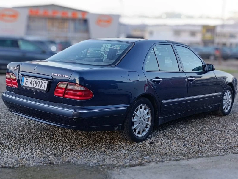 Mercedes-Benz E 200, снимка 4 - Автомобили и джипове - 52616885