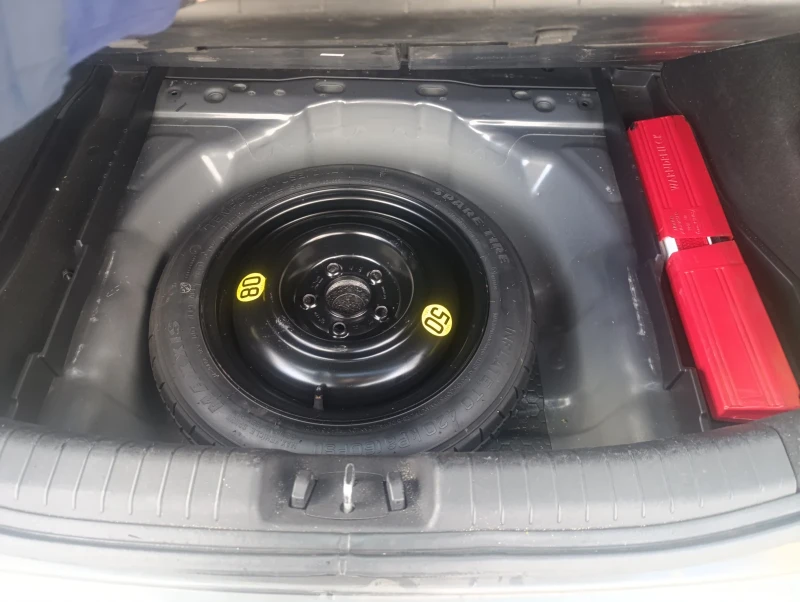 Kia Ceed 1.6CRDI, снимка 8 - Автомобили и джипове - 53403978