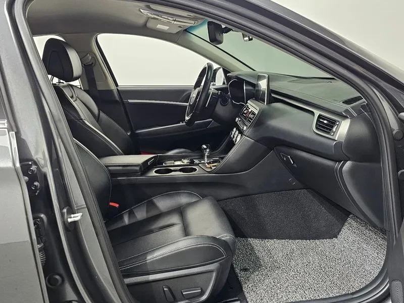 Genesis G70 2.2D ADVANCED, снимка 10 - Автомобили и джипове - 55705086