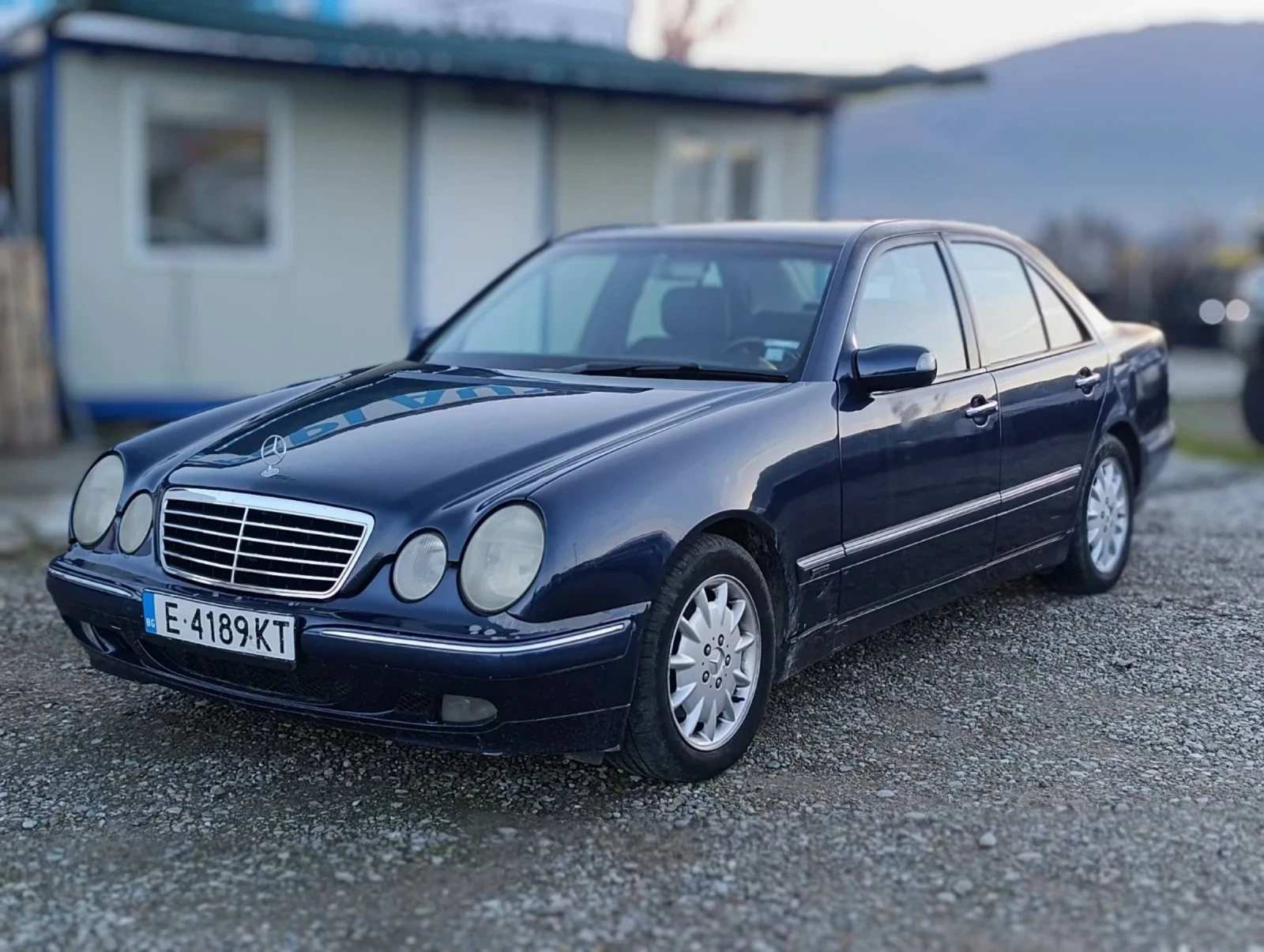 Mercedes-Benz E 200, снимка 1
