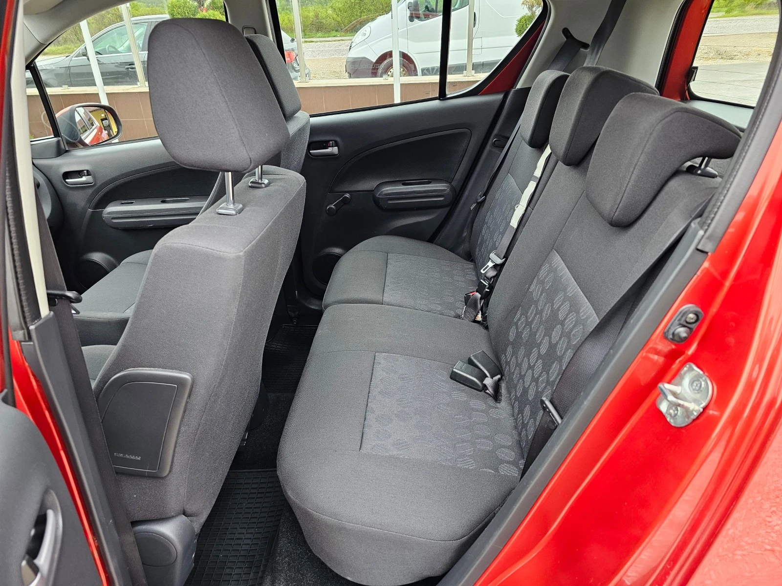 Suzuki Splash 1.0 БЕНЗИН ! ! РЕАЛНИ КИЛОМЕТРИ ! ! КЛИМАТИК | Mobile.bg — изображение 14