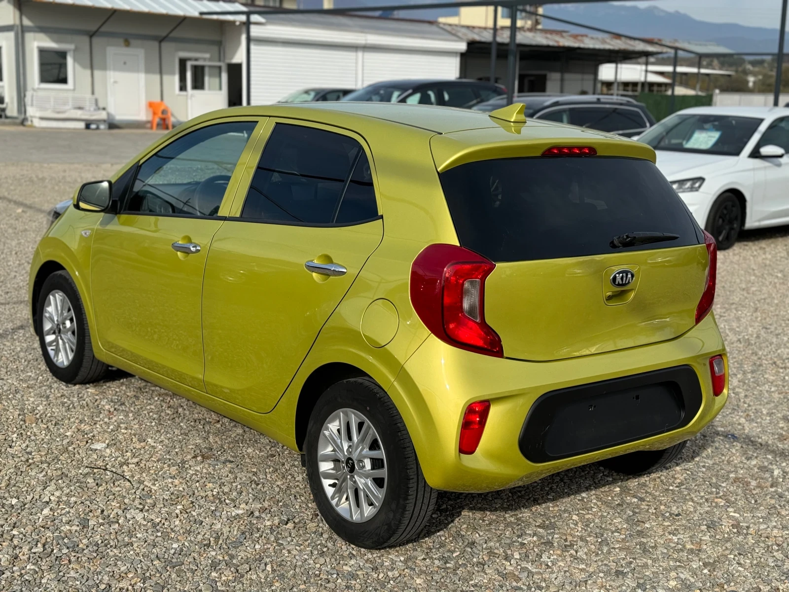 Kia Picanto 1.0i/NAVI/DISTRONIC/CAMERA/ - изображение 4