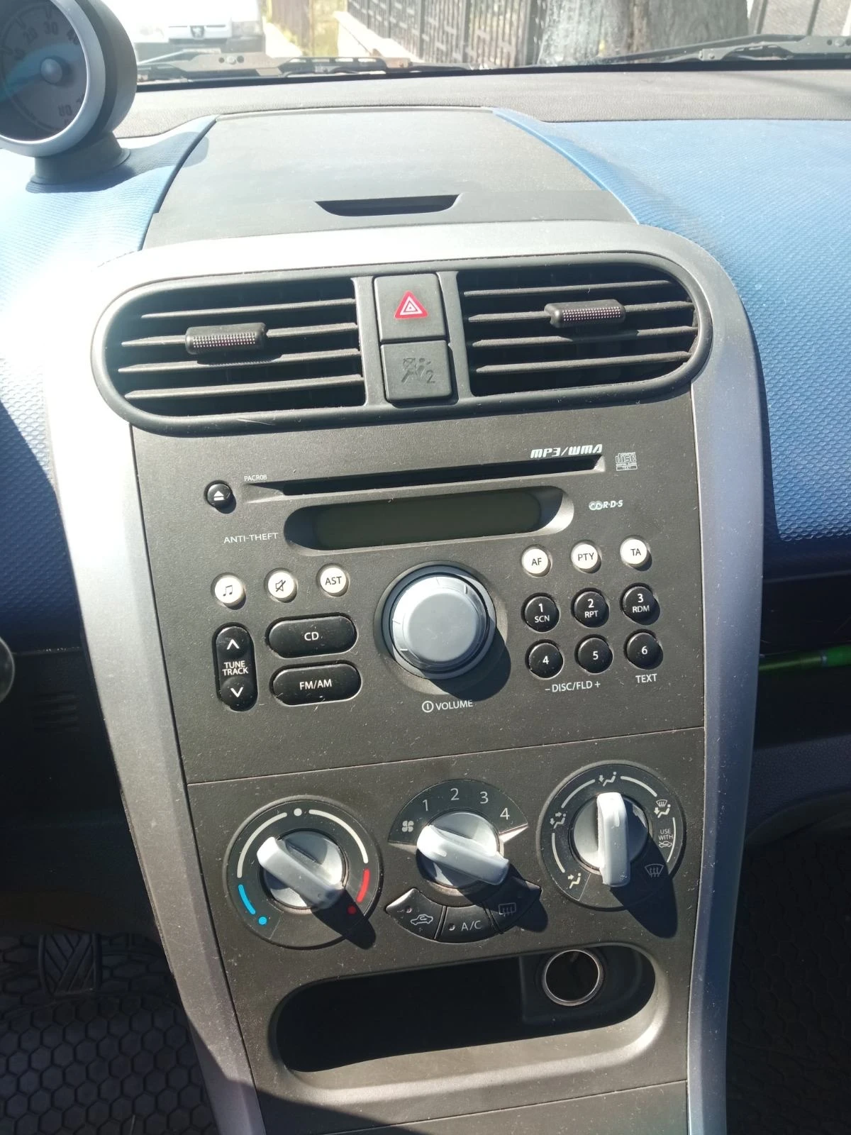 Opel Agila 1, 2 86КМ - изображение 4