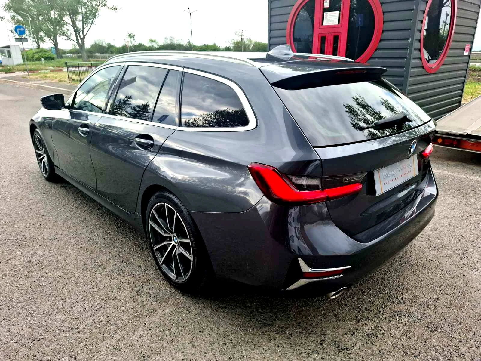 BMW 320 d Touring XDrive  - изображение 5