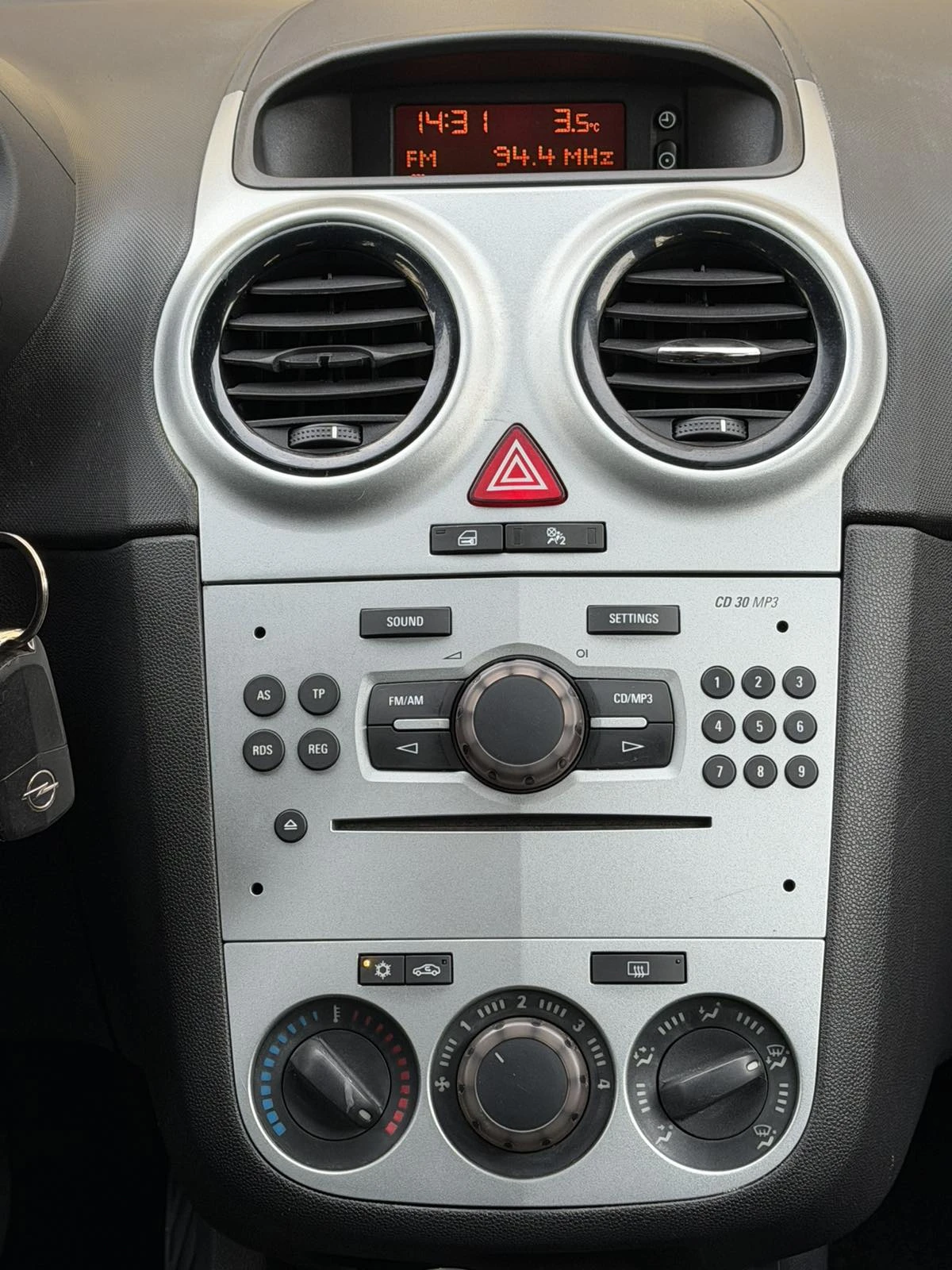 Opel Corsa 1.2 Газ - изображение 10