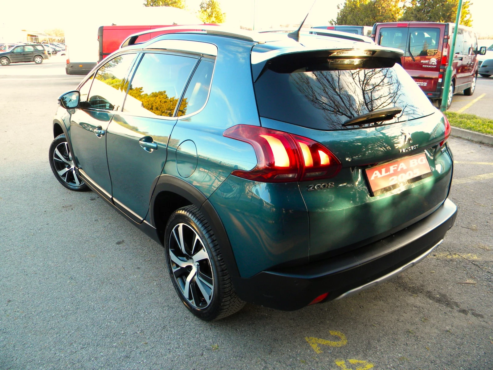 Peugeot 2008 112000км* FACE LIFТ-1.2ТURBO* ALLURE* КАТО НОВО* E - изображение 6