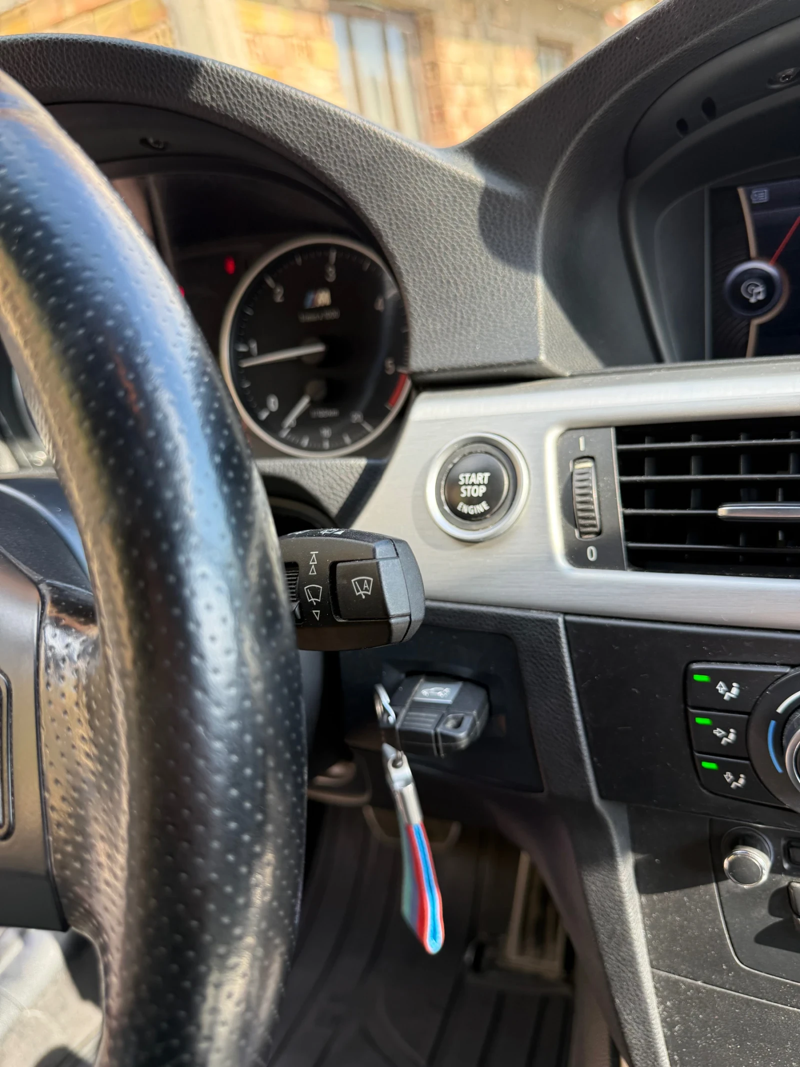 BMW 320, снимка 14 - Автомобили и джипове - 54430059