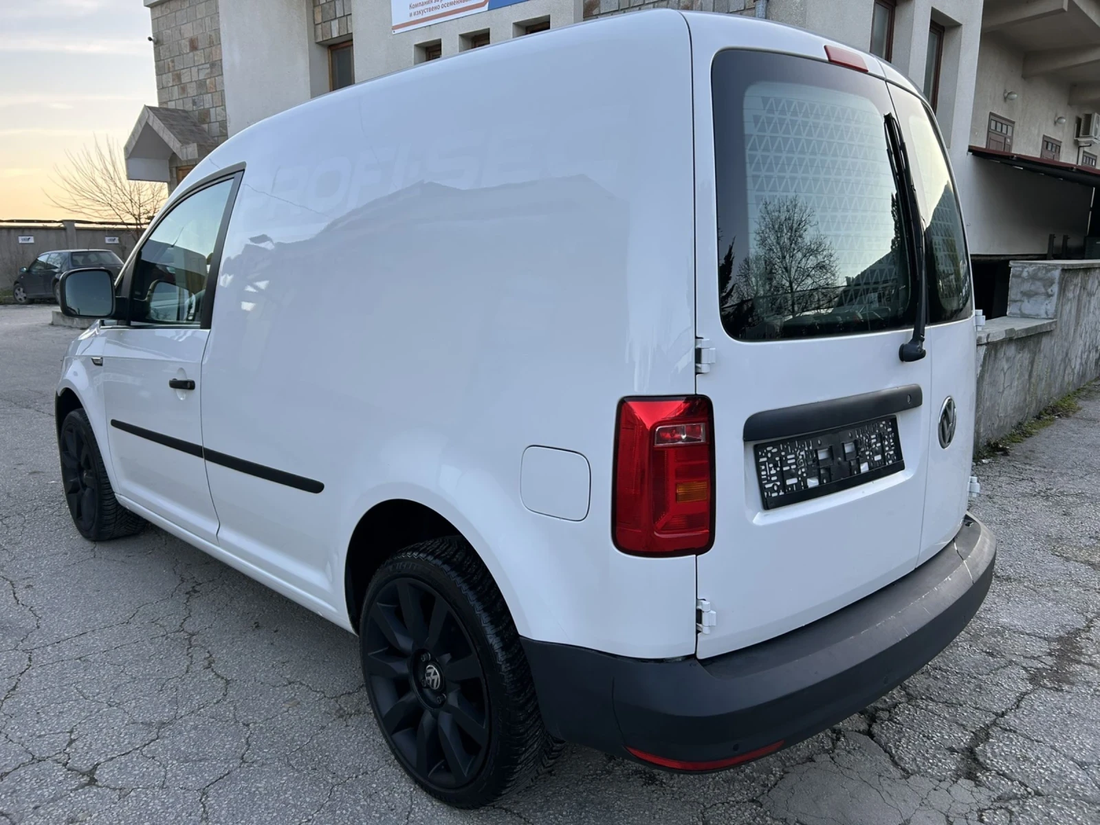 VW Caddy 2.0, снимка 5 - Автомобили и джипове - 55548510